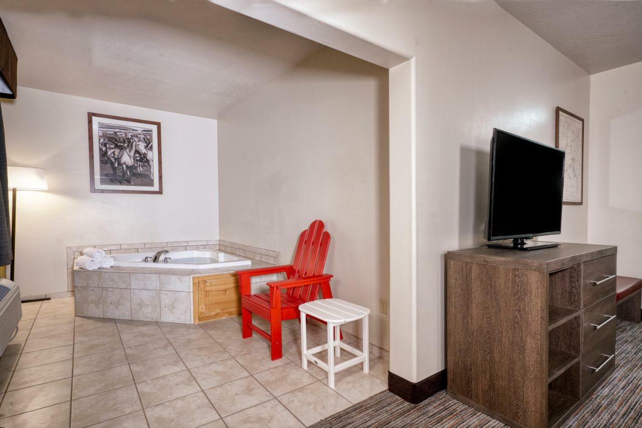 Yellowstone Park Hotel West Yellowstone Bagian luar foto